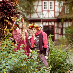 Herbstmode vor dem Alten Torhaus Schloss Friedrichsruhe